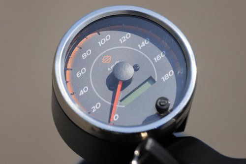 ハーレーダビッドソン「X500」に試乗｜軽いし、怖くない！ スポーツモデル好きな私も気軽に乗れるハーレーでした【葉月美優のちょい乗りレビュー】