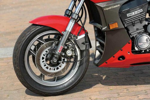 カワサキ「GPZ900R」の系譜｜時速250kmの世界を切り拓いた最強最速の初代ニンジャ【バイクの歴史】