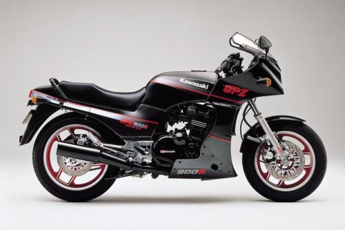 カワサキ「GPZ900R」の系譜｜時速250kmの世界を切り拓いた最強最速の初代ニンジャ【バイクの歴史】