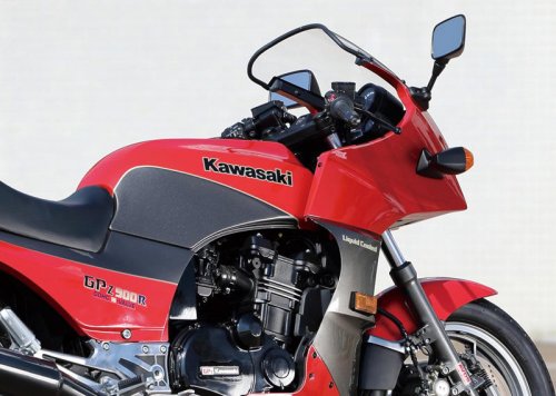 カワサキ「GPZ900R」の系譜｜時速250kmの世界を切り拓いた最強最速の初代ニンジャ【バイクの歴史】