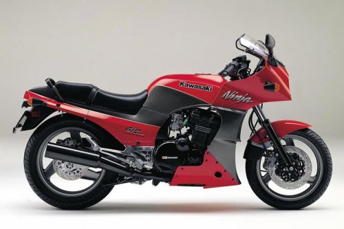 カワサキ「GPZ900R」の系譜｜時速250kmの世界を切り拓いた最強最速の初代ニンジャ【バイクの歴史】