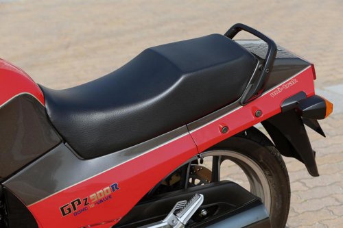 カワサキ「GPZ900R」の系譜｜時速250kmの世界を切り拓いた最強最速の初代ニンジャ【バイクの歴史】