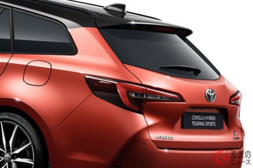 トヨタ「新ステーションワゴン」発表！ 新デザイン＆優しめ内装採用の「ツーリング“スポーツ”」！ 上品オレンジも追加の「カローラ」ポーランドに登場