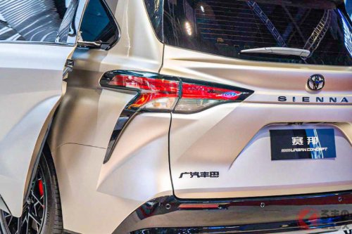 トヨタ新「“最大級”ミニバン」公開！ 豪華「白」内装の「エスティマ後継機」！ “黒”強調＆赤キャリパーもイイ「シエナ URBAN CONCEPT」中国に登場