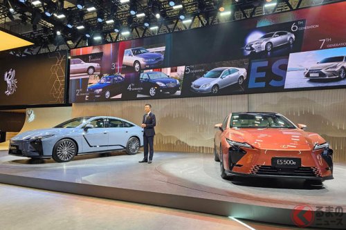 レクサス新型「ES」世界初公開！ 最速で「徹底解説！」 開発キーマン2人に直撃！ デザイン・パワトレ、そして走り… 次世代セダンの開発秘話とは