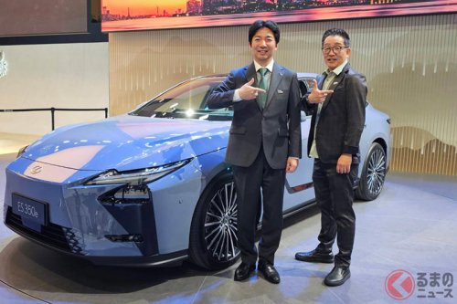 レクサス新型「ES」世界初公開！ 最速で「徹底解説！」 開発キーマン2人に直撃！ デザイン・パワトレ、そして走り… 次世代セダンの開発秘話とは