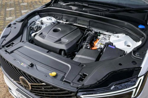 ボルボ XC90 ウルトラ T8 AWD PHEV、2025年2月の大幅改良で得た機能性と走りのプレミアム性
