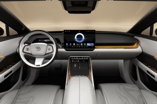 クラウンより大きく、プリウスより先進的！bZ7にトヨタが詰め込んだ「セダンへの執念」とは