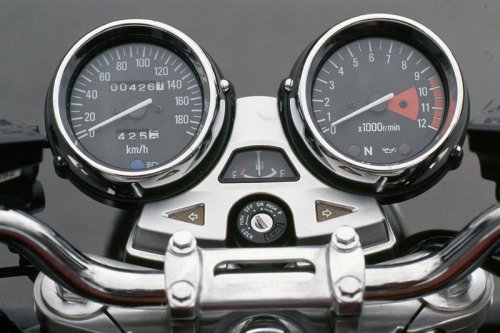 カワサキ「ゼファー1100」の系譜｜空冷・大排気量で人気を誇ったゼファーの最終完成形【バイクの歴史】