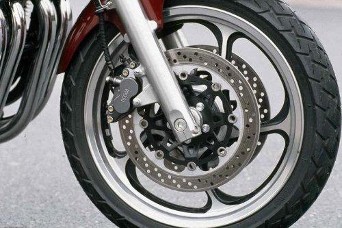 カワサキ「ゼファー1100」の系譜｜空冷・大排気量で人気を誇ったゼファーの最終完成形【バイクの歴史】