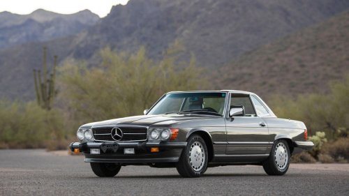 A 1989 Mercedes-Benz 560 SL in Photos