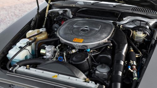 A 1989 Mercedes-Benz 560 SL in Photos