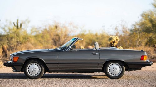 A 1989 Mercedes-Benz 560 SL in Photos
