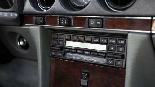 A 1989 Mercedes-Benz 560 SL in Photos