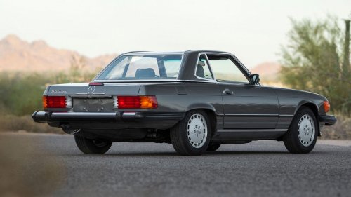 A 1989 Mercedes-Benz 560 SL in Photos