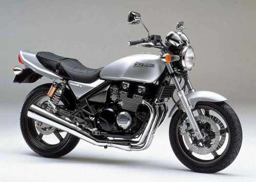 カワサキ「ゼファー400」の系譜｜ネイキッドブームを作り出した、自然体で楽しめるみんなの4気筒モデル【バイクの歴史】