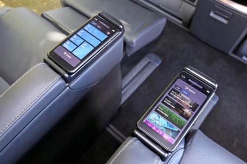 約1,600万円!? 左ハンドルのトヨタ新型「アルファードPHEV」の印象は？ プラグインビジネスの覇者、台湾仕様を現地で乗った【試乗記】