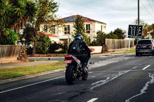 「ハイブリッド車」神話崩壊？ 豪州調査で判明「走り方次第でガソリン車より燃費悪化」 100万円高いHV、本当に元取れる？