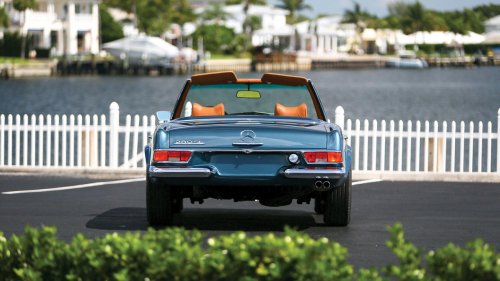 A 1971 Mercedes-Benz 280 SL "Pagoda" in Photos