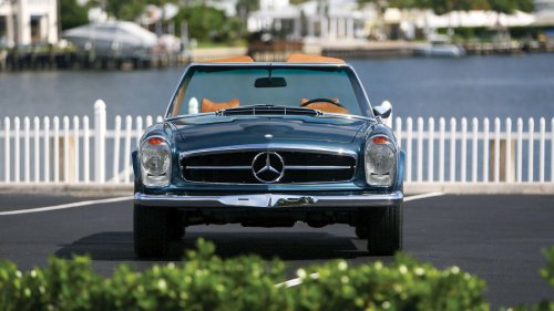 A 1971 Mercedes-Benz 280 SL "Pagoda" in Photos