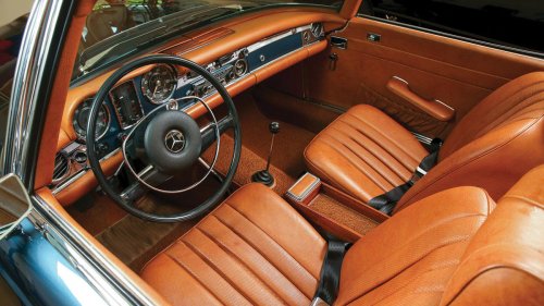 A 1971 Mercedes-Benz 280 SL "Pagoda" in Photos