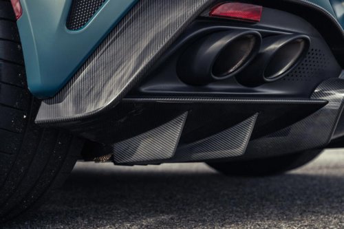 2026 Aston Martin Vantage Roadster Has Wide Fenders and an Even Wider Grille