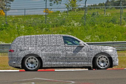 2026 Genesis GV90 Electric Flagship SUV Looks Massive in Spy Photos