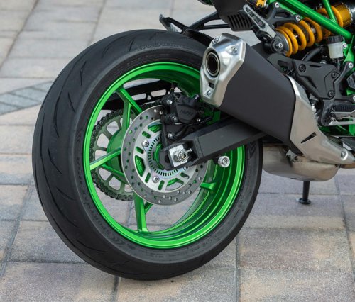 Kawasaki’s 2025 Z900 SE Is Their Best Version of a Streetfighter Yet