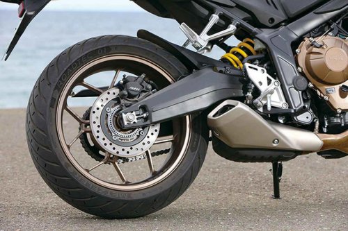 大型初心者にもおすすめの4気筒ネイキッドスポーツバイク・ホンダ『CB650R』は2019年モデルでもバランスが良く扱い易い！【チョイフル！中古バイク選びの参考書／HONDA CB650R（2019～2020）】