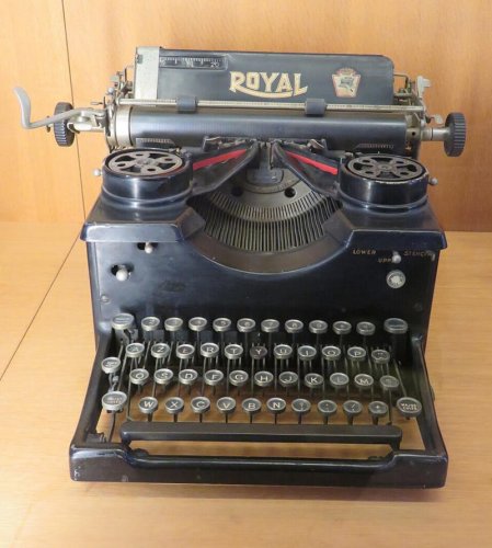 19 Antique Typewriters Collectors Truly Value