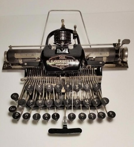 19 Antique Typewriters Collectors Truly Value