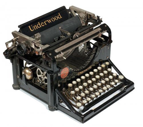 19 Antique Typewriters Collectors Truly Value