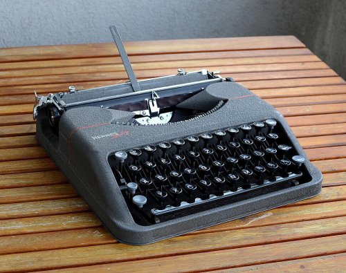 19 Antique Typewriters Collectors Truly Value