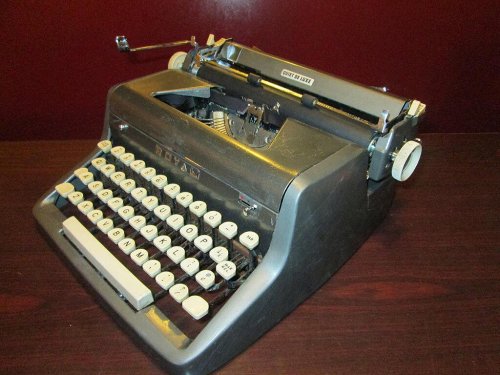 19 Antique Typewriters Collectors Truly Value