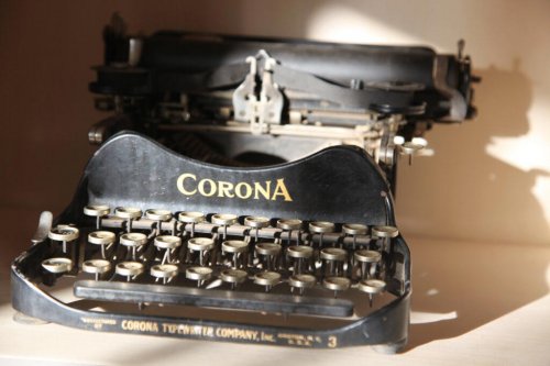 19 Antique Typewriters Collectors Truly Value