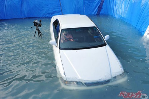 ミニバンフル乗車で加速性能はどれだけ落ちる？ クルマのあんなことこんなこと ビミョーな変化をテストで確かめる【ベストカーアーカイブス2013】