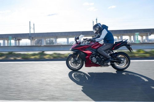 大型バイク『GSX-S1000GT』で片道360km走って“生マグロ”を食べにいくのは文字通り『朝飯前』かもしれない【SUZUKI GSX-S1000GT ／ ツーリングインプレ② 高速道路編】