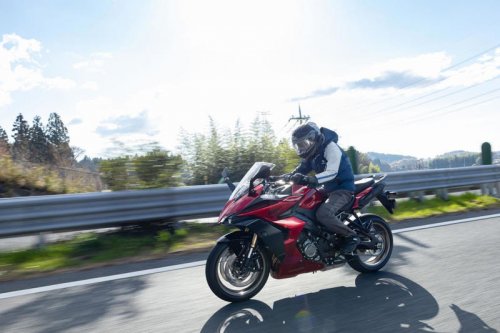 大型バイク『GSX-S1000GT』で片道360km走って“生マグロ”を食べにいくのは文字通り『朝飯前』かもしれない【SUZUKI GSX-S1000GT ／ ツーリングインプレ② 高速道路編】