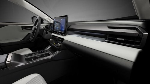 トヨタが新型「RAV4」を世界初公開 デザインとハイブリッドシステムを刷新