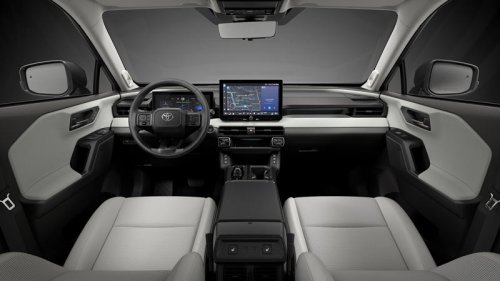 トヨタが新型「RAV4」を世界初公開 デザインとハイブリッドシステムを刷新