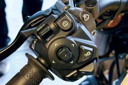 ヤマハ「XSR900 日本限定カラー」撮影レポート｜2025年モデルはメーターや各部装備がバージョンアップ