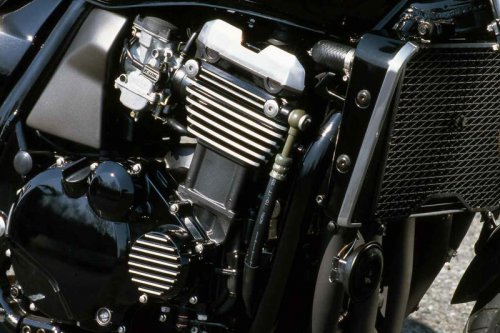 カワサキ「ZRX1100」の系譜｜ZRX1200ダエグまで続いた現在でも人気の水冷ビッグネイキッド