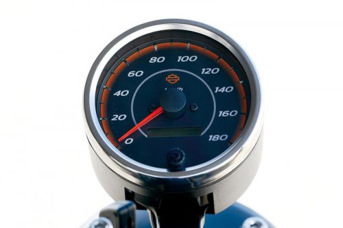 【レビュー】ハーレーダビッドソン「X500」インプレ（2025年）“ちょうどよさ”が光る！ 街乗りからツーリングまで無理なく楽しめる