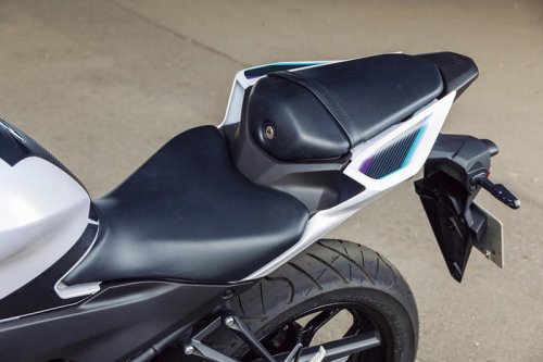 【レビュー】ヤマハ新型「YZF-R25」インプレ｜2025年モデルはデザイン一新！ 精悍さを増したフォルムに進化