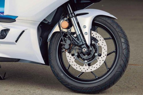 【レビュー】ヤマハ新型「YZF-R25」インプレ｜2025年モデルはデザイン一新！ 精悍さを増したフォルムに進化