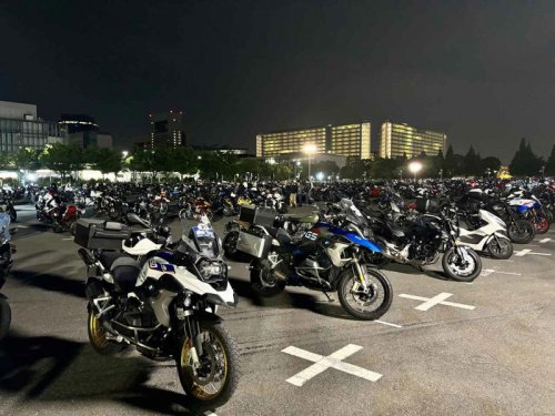 夜のお台場に1500台越えのバイクが大集結！ BMW「NIGHT RIDER MEETING TOKYO 2025」が開催！新型R12 G/Sのお披露目も！