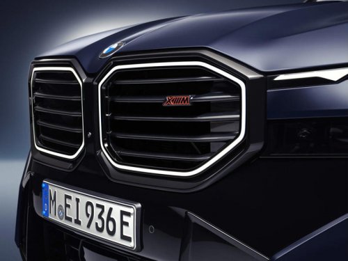 View Interior and Exterior Photos of the 2026 BMW XM Label