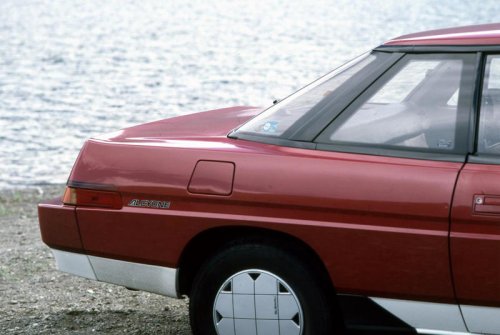 質実剛健を旨とするスバルが、脱皮を試みた革新的なモデル！【GT memories14 アルシオーネ／アルシオーネSVXダイジェスト（1）】