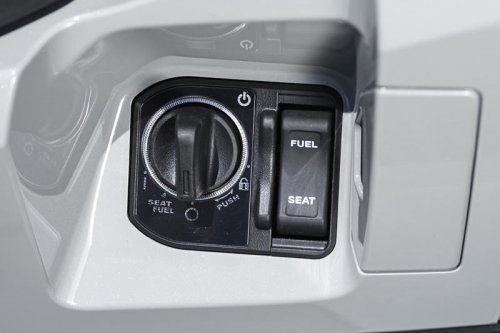 【レビュー】ホンダ新型「PCX160」インプレ（2025年）プラス32ccの余裕が生み出すゆとりある走り！