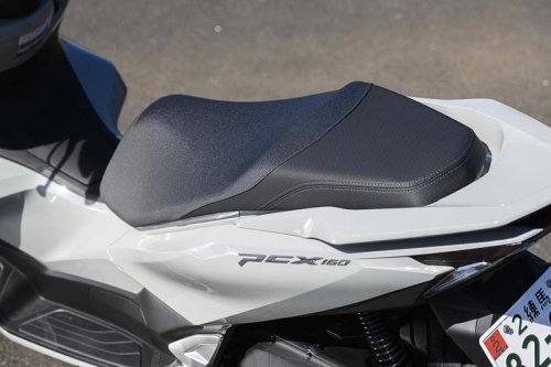 【レビュー】ホンダ新型「PCX160」インプレ（2025年）プラス32ccの余裕が生み出すゆとりある走り！